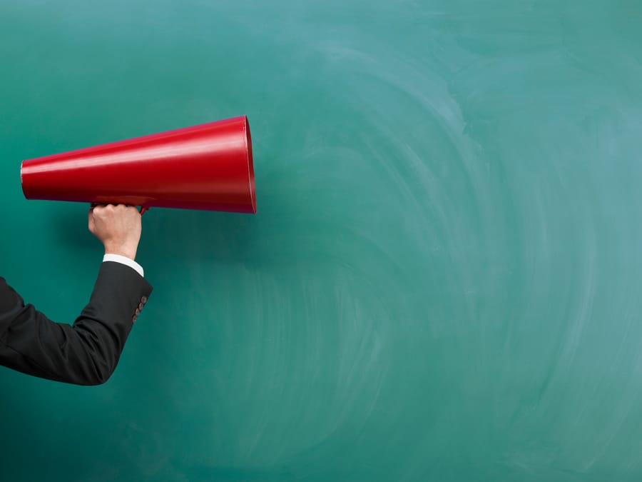 Entenda a importância da oratória para corretores imobiliários