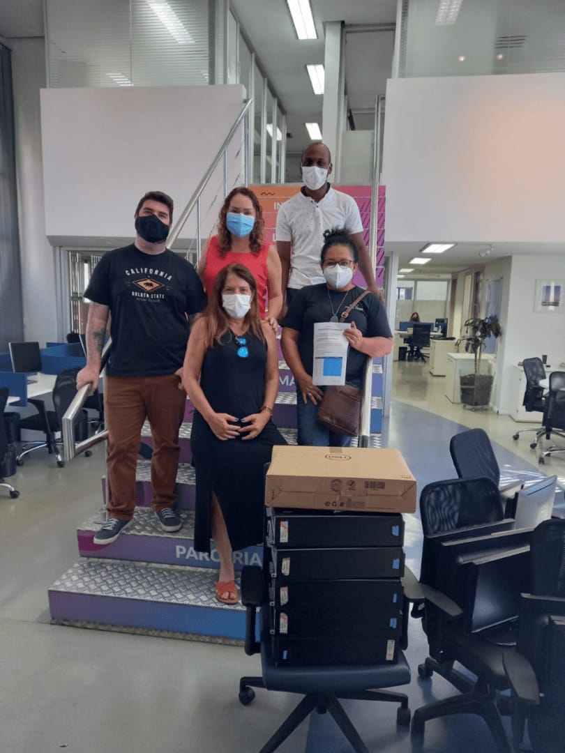 Kenlo doa 55 computadores para ONGs em Campinas